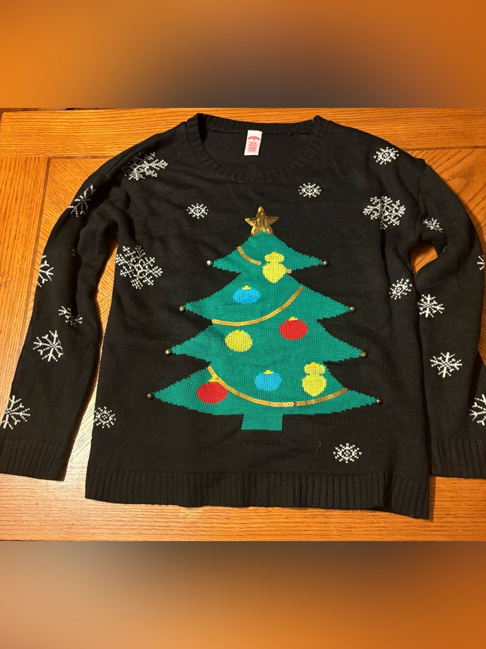 Women’s Black Holiday Sweater with Green Christmas Tree size XL